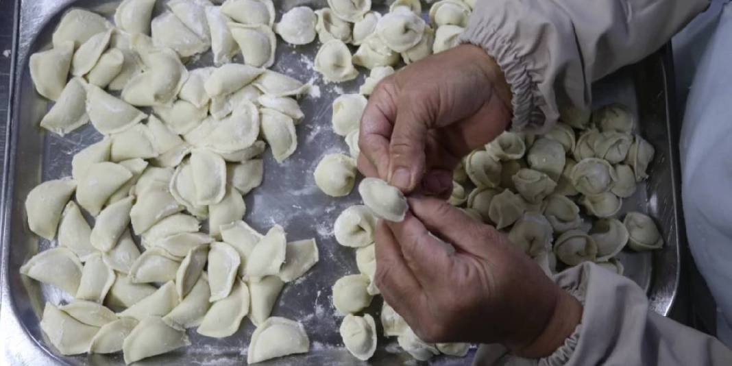 100 kadına istihdam sağladığı imalathanesinde günde 4,5 ton üretim yapılıyor: Zincir marketler kapış kapış alıyor 9